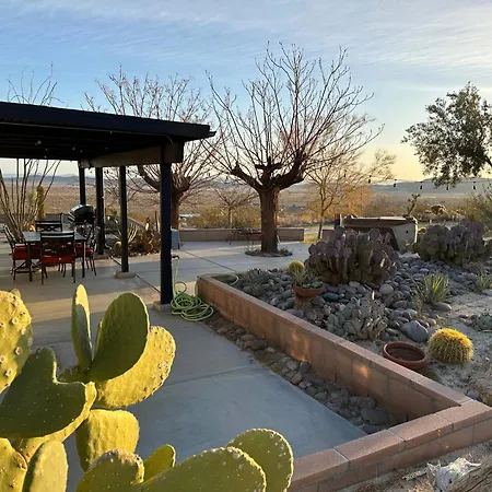 The Outpost Joshua Tree: Hot Tub, Gameroom, Jtnp